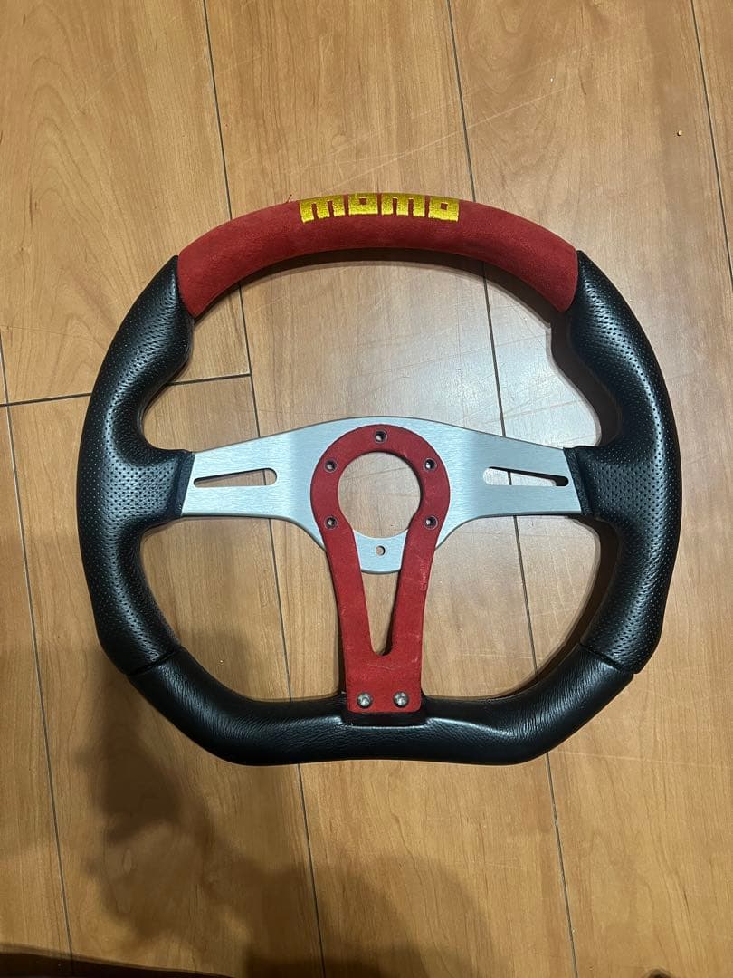 MOMO TREK レッド 350mm ステアリング