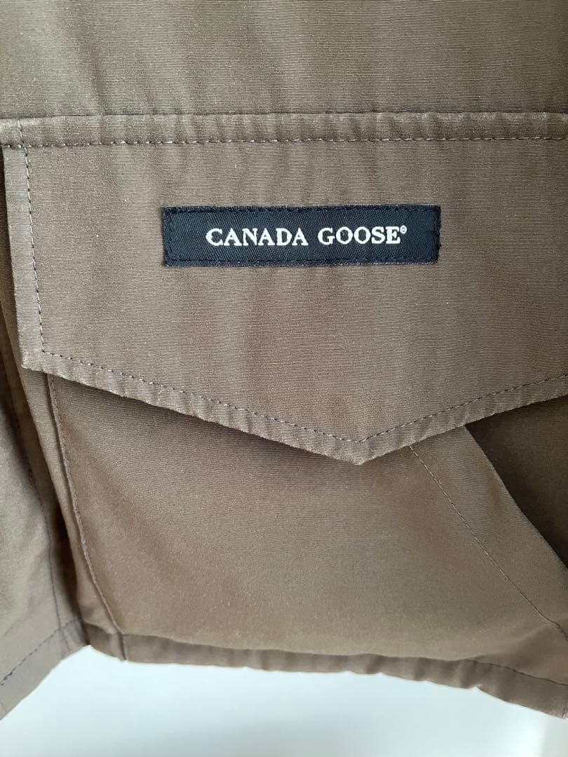   カムループス ダウンジャケット　フード付き