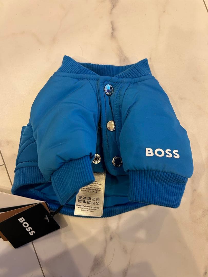 BOSS ダウンジャケット　犬服