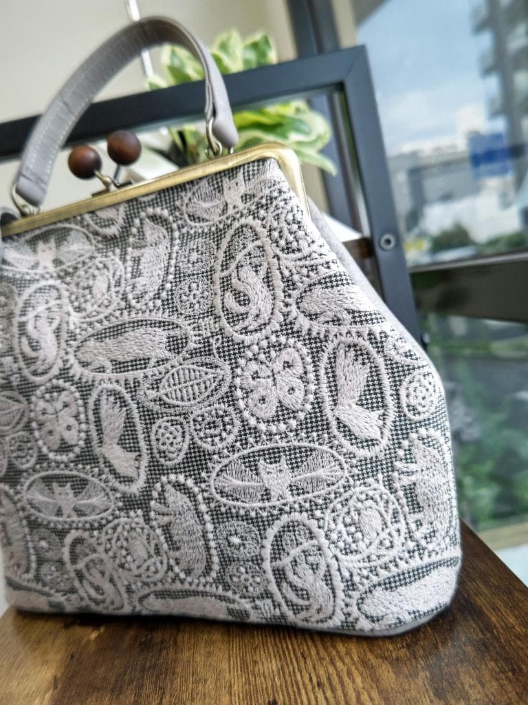 【 pakuyume様】ミナペルホネン/ジャングルレリーフ　ベージュ/牛革グ木玉