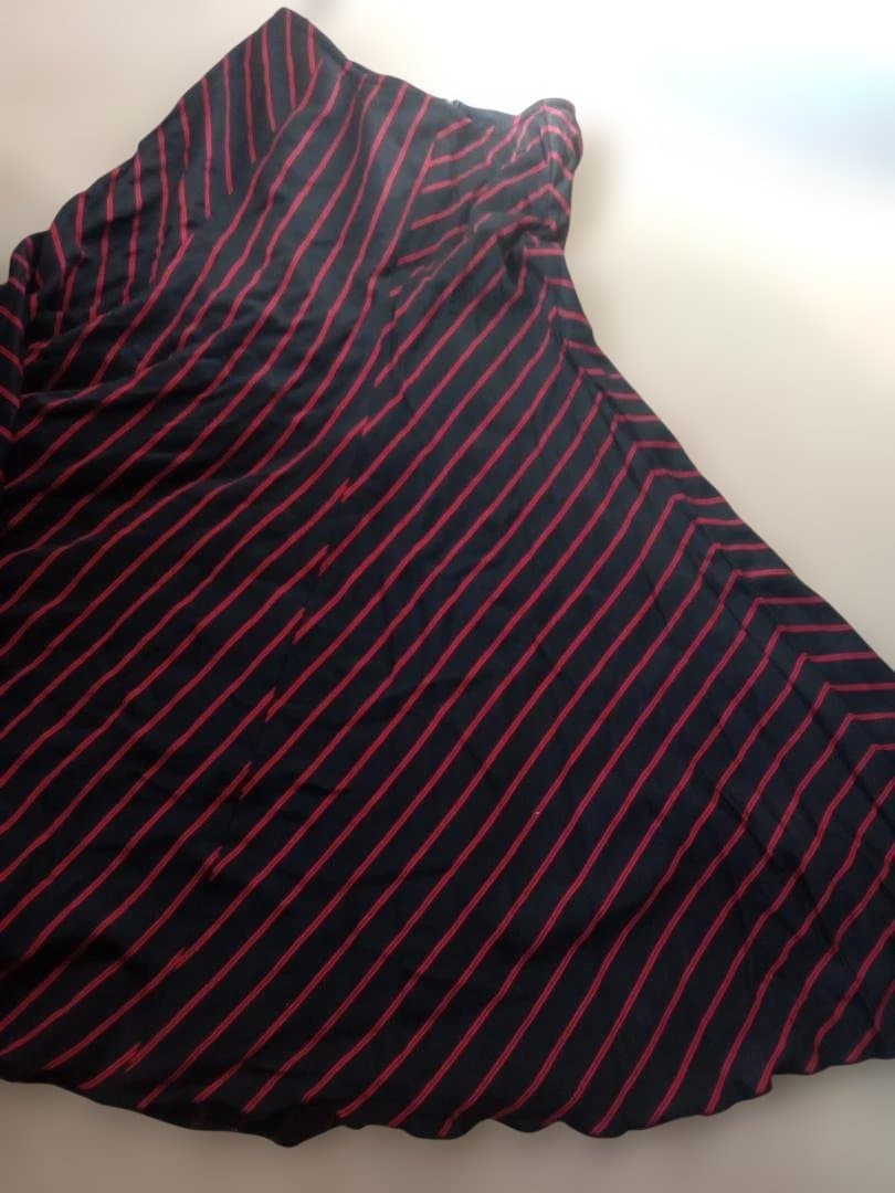 フラメンコ衣装　 黒地に赤のストライプ 上下セット