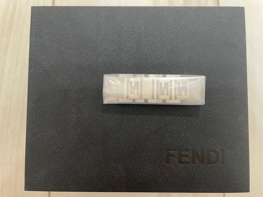 FENDI シルバー スクエア腕時計