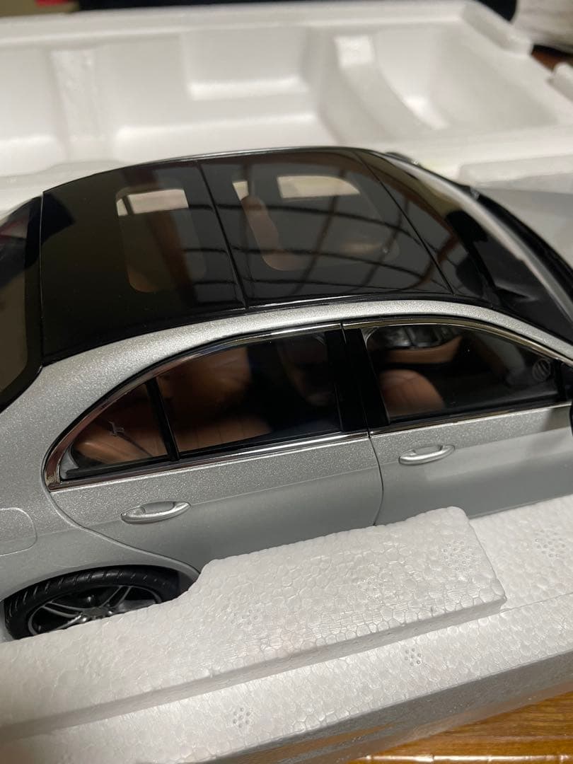 I-scal製1/18ミニカー　ベンツeクラス シルバー