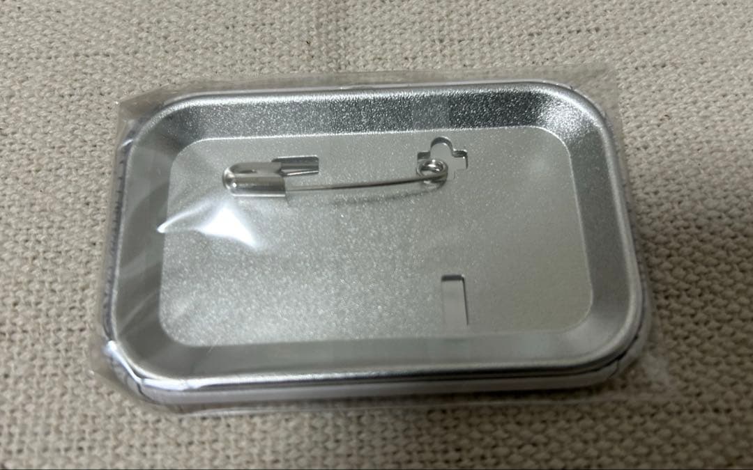 ハイキュー　及川徹　ジャンプ50周年 スクエア　缶バッジ　おまけ付き　レア