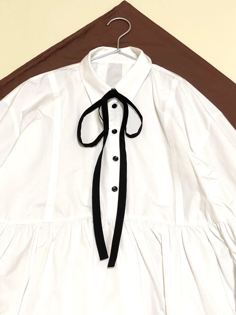 美品　カデュネ　ボウ付きシャツチュニック　ヘプラム　シャツ　カデュネ　ボウタイ