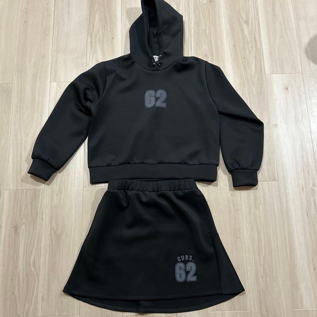 cuarto united フード付きスウェットシャツとスカートセット　ブラック