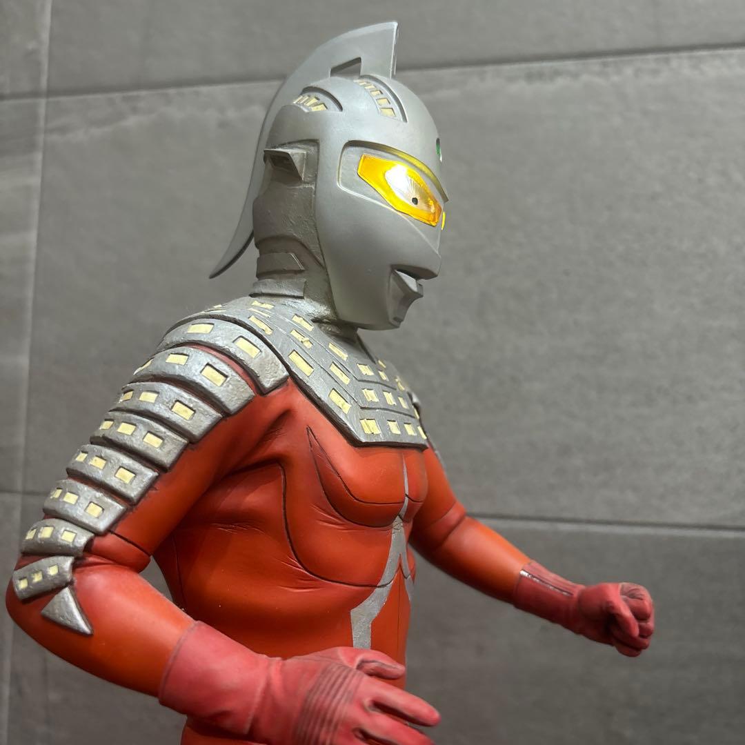 海洋堂　メガソフビ　ウルトラセブン　パラノイア工房　電飾究極完成品