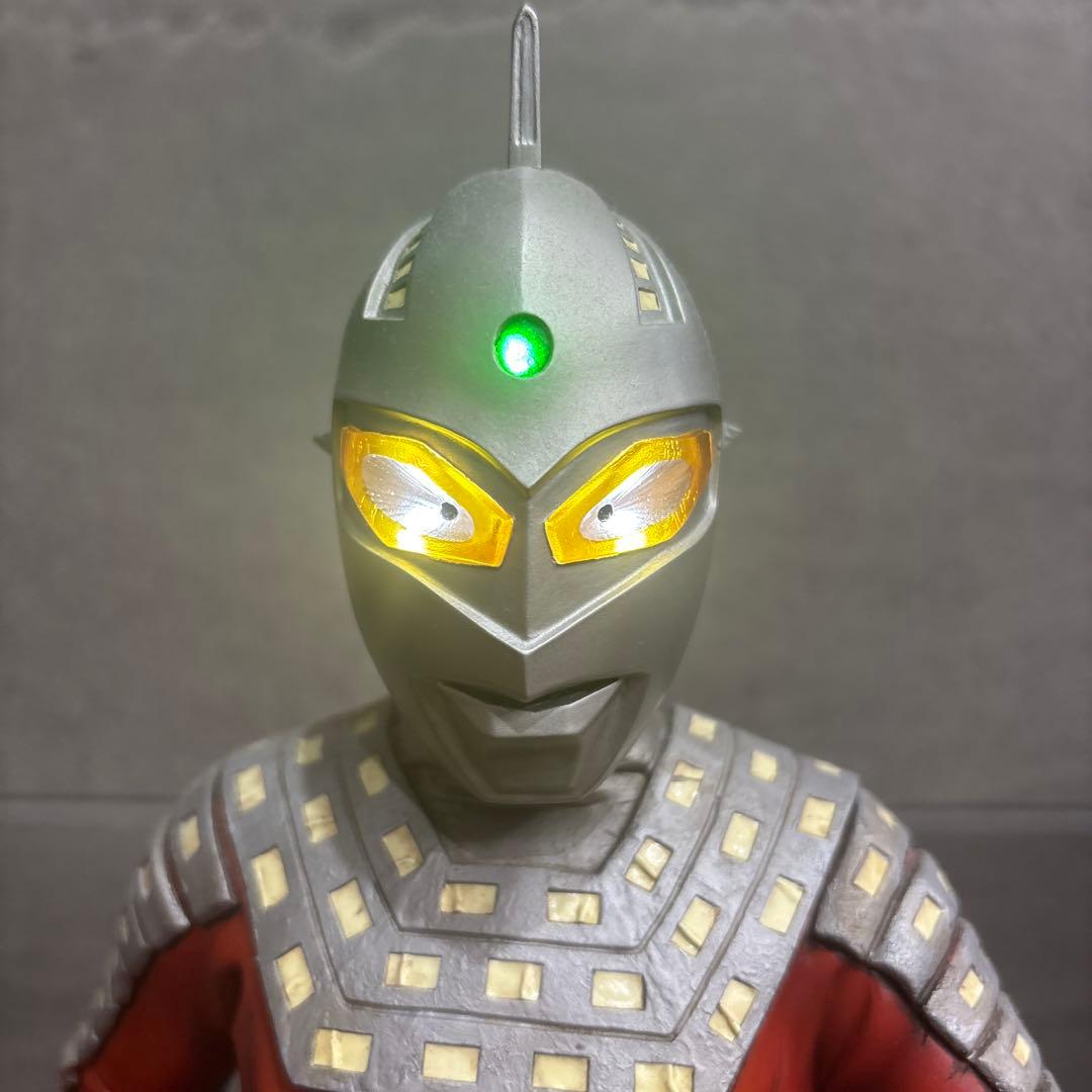 海洋堂　メガソフビ　ウルトラセブン　パラノイア工房　電飾究極完成品