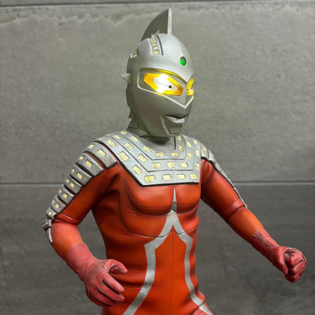 海洋堂　メガソフビ　ウルトラセブン　パラノイア工房　電飾究極完成品