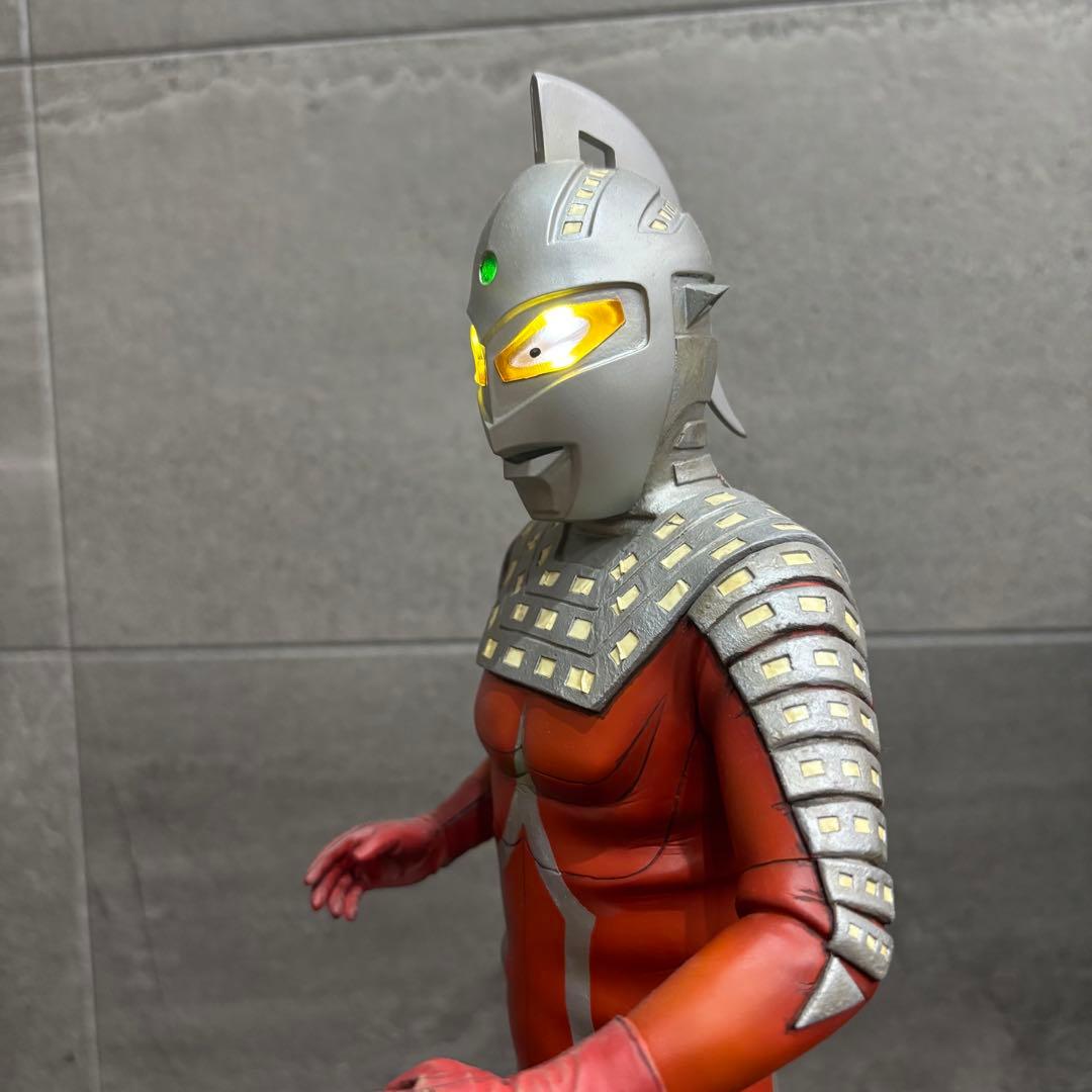 海洋堂　メガソフビ　ウルトラセブン　パラノイア工房　電飾究極完成品