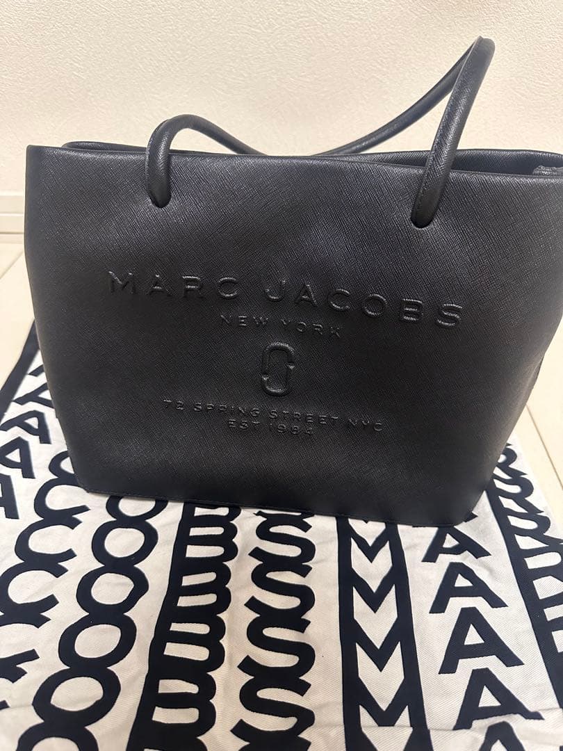 MARC JACOBS ブラックレザーハンドバッグ