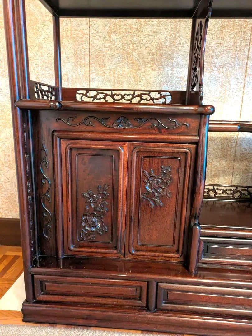 木製彫刻装飾収納棚　茶箪笥　飾り棚