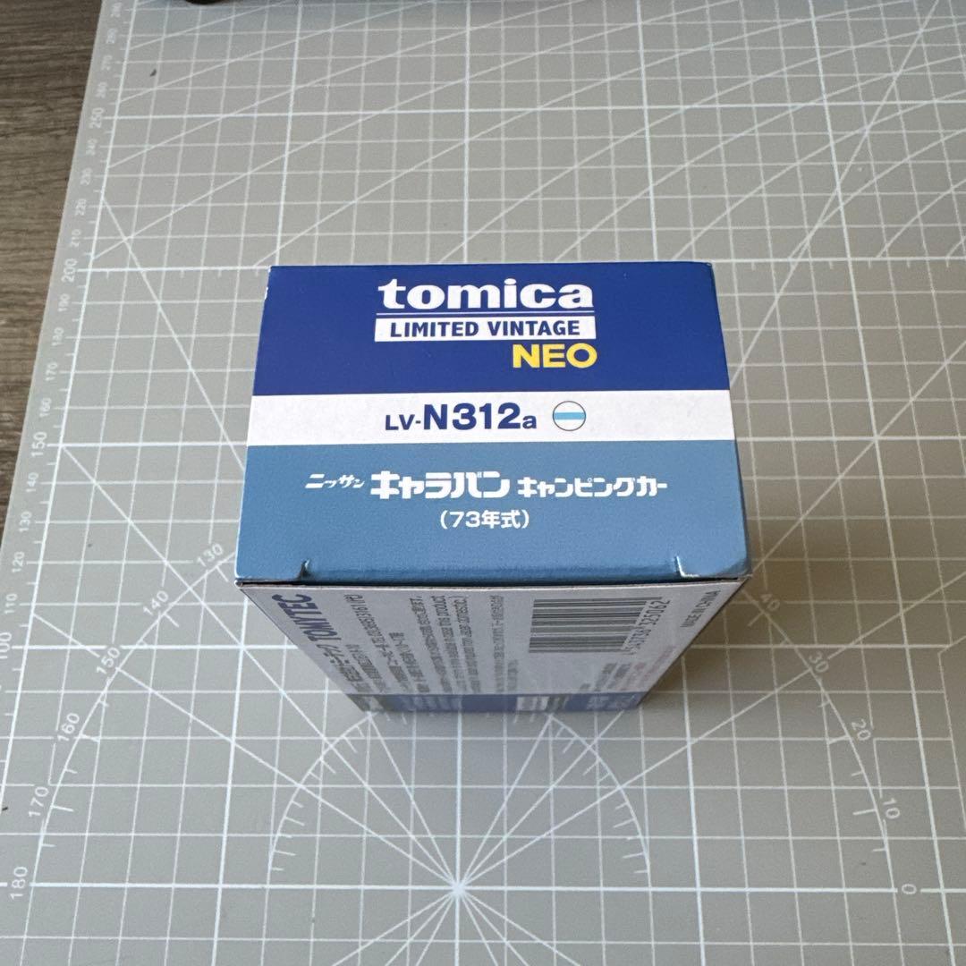 トミカリミテッドヴィンテージネオ　LV-N312a ニッサン　キャラバン