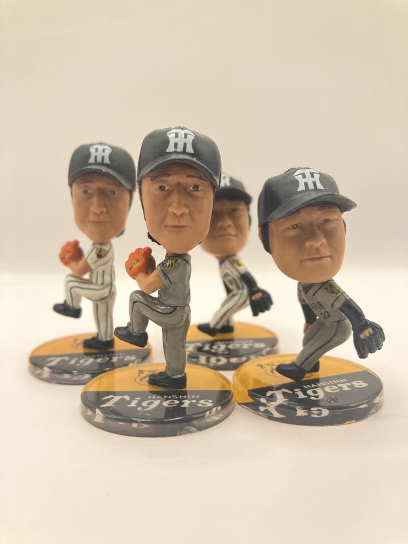 コレクター必見！阪神タイガース Tigers フィギュア 藤川球児 岡田監督Y