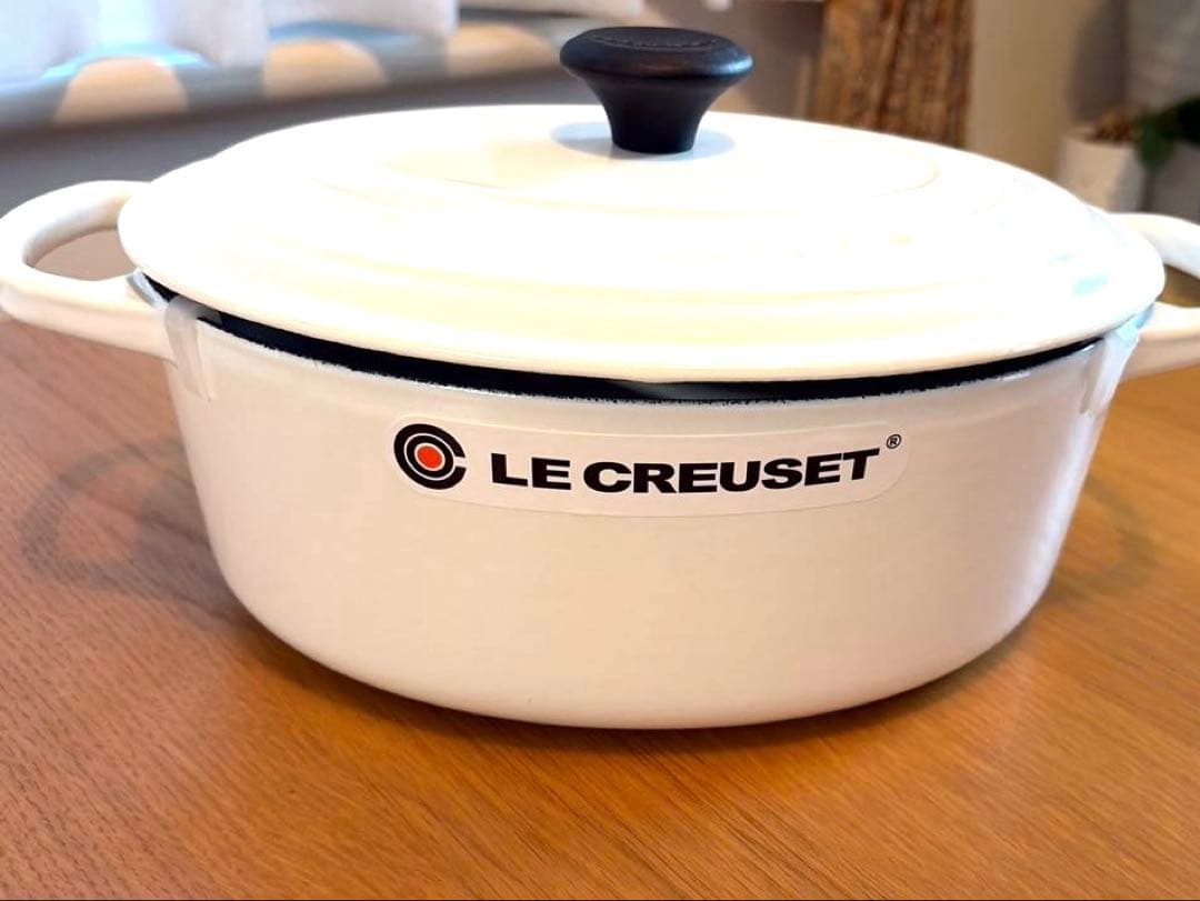【新品】ル・クルーゼ LE CREUSET オーバル 25cm ホワイト 鍋