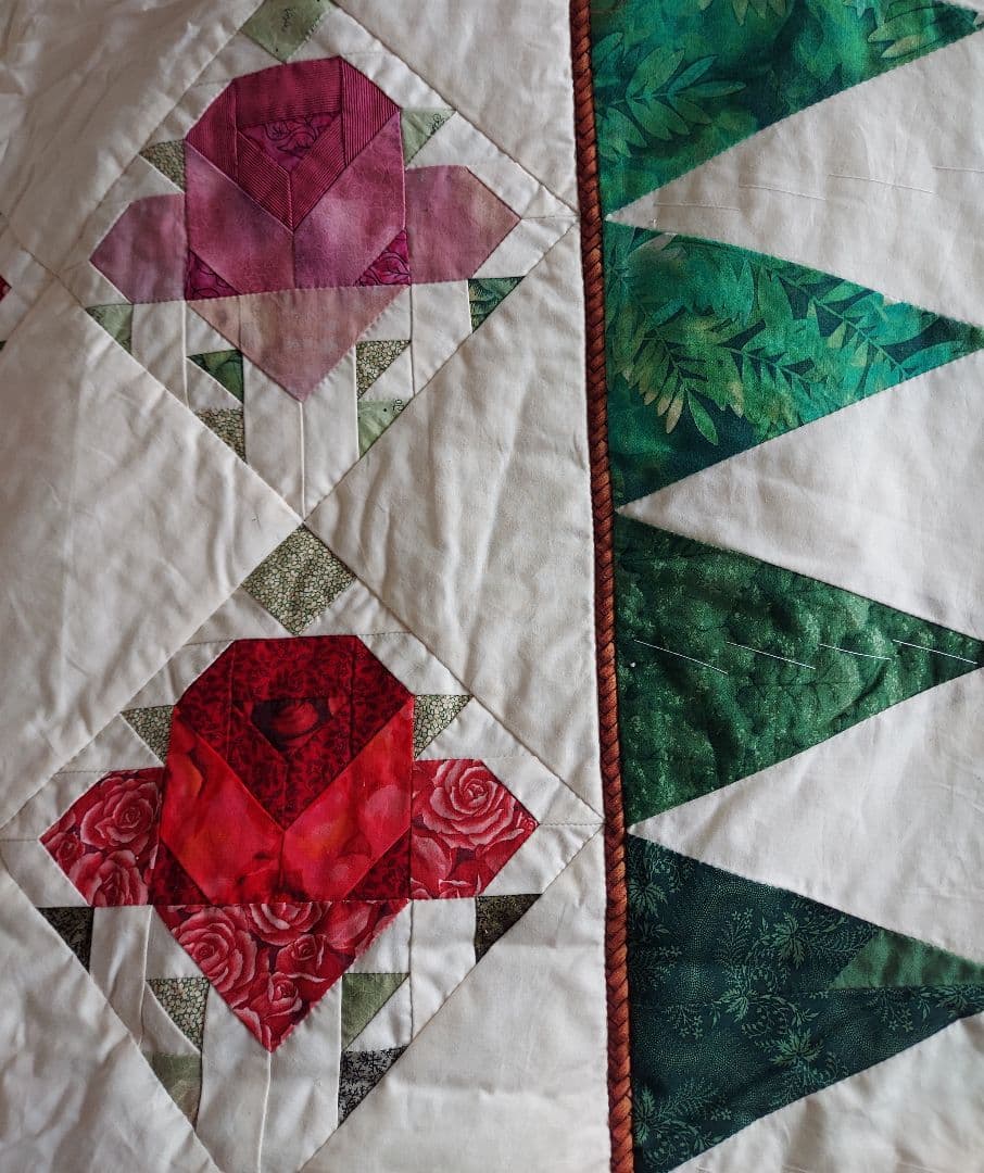 赤いバラのベッドカバー(未完成品です)