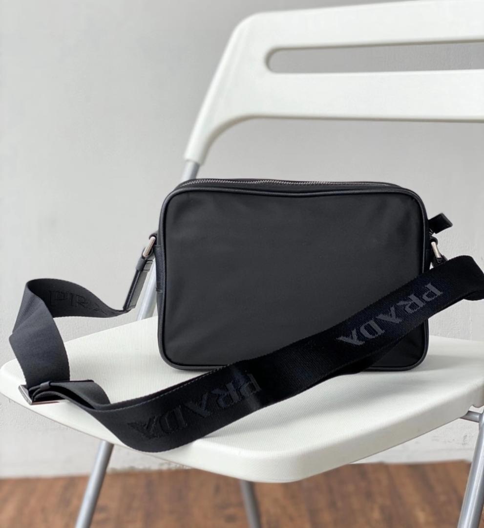 プラダ クロスボディバッグ ブラック 保存袋付き 中古