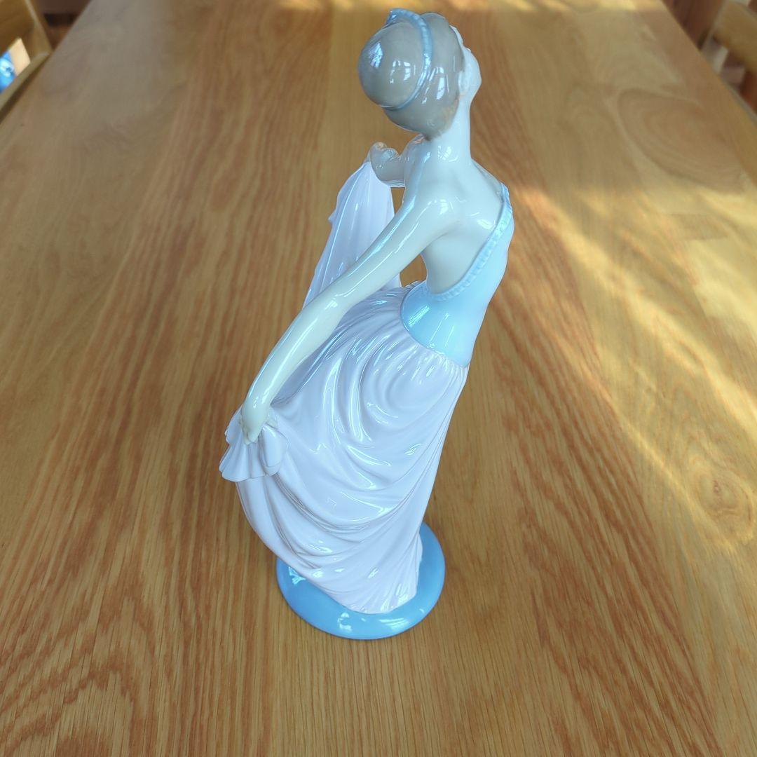 himeeさん専用、リアドロ女性陶磁器です。