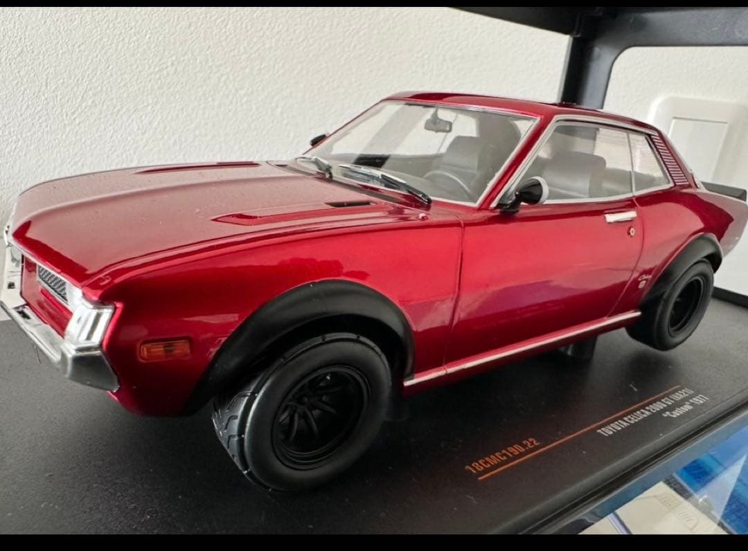 IXSOセリカ ミニカー 赤色 リアウイング付き1/18