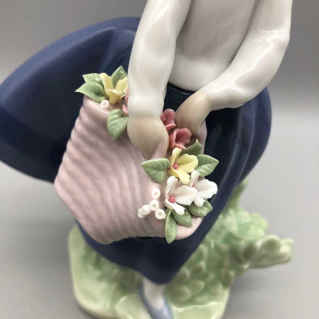 新品未使用LLADROリヤドロ少女磁器人形きれいな花ばかり箱&保証書付ビンテージ