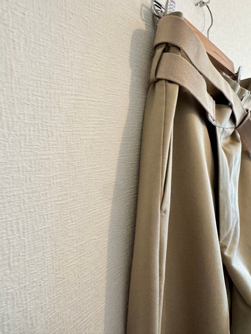 メゾンエウレカ　パンツ　ベージュ