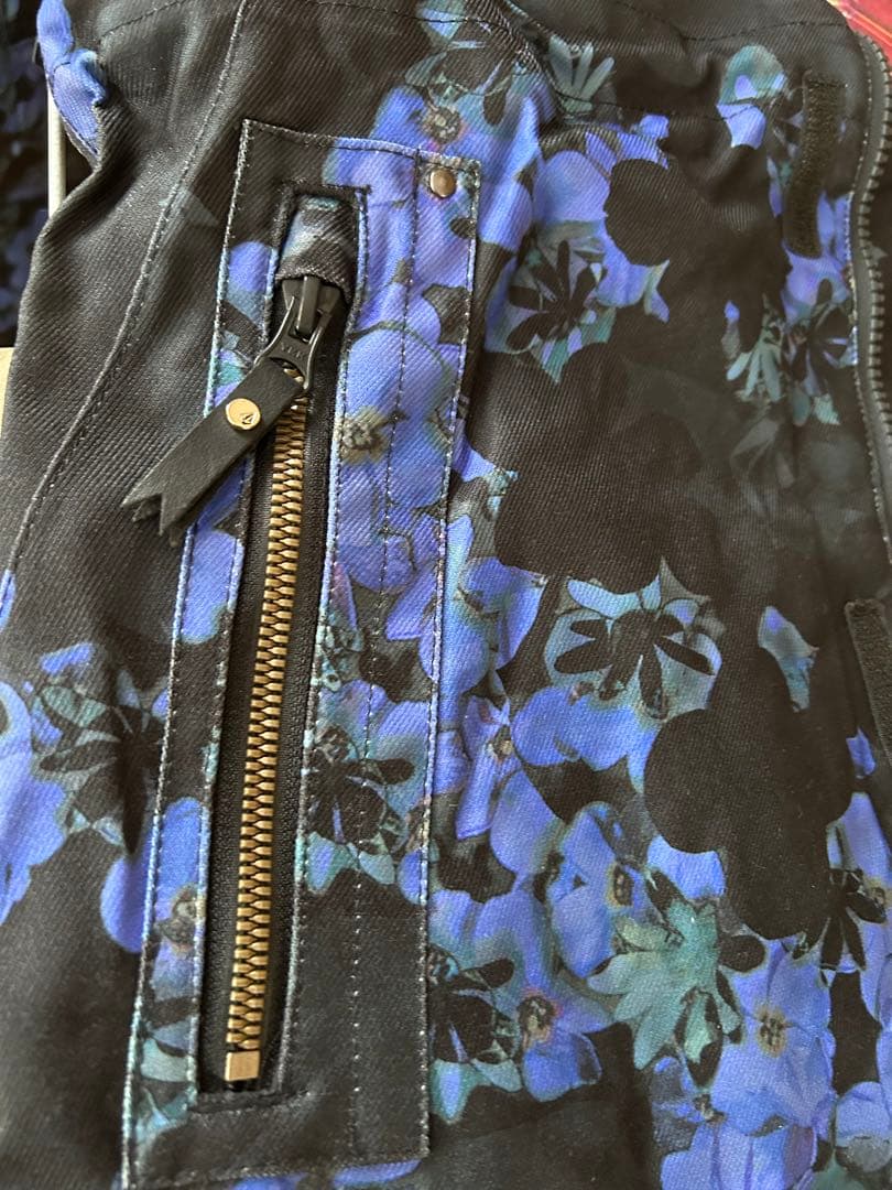 新品❤️レディース上下　ボルコムデニム花柄スノボJKT、バートン　ロキシー　可愛い