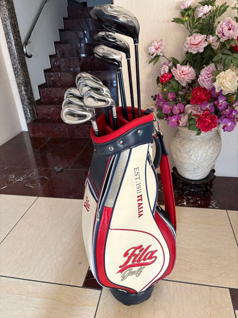 お買得品ゼクシオレディース12本セット【ドライバー、ウッド4本、アイアン8本】