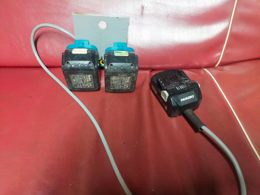 HIKOKIマルチボルト用マキタ18vバッテリーx2アダプター　ケーブル式