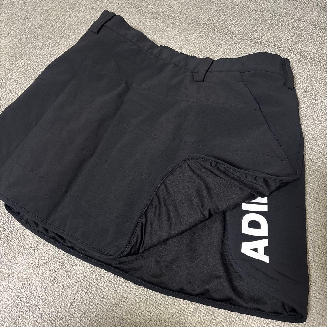 adidas ブラック ゴルフスカート　中綿スカート