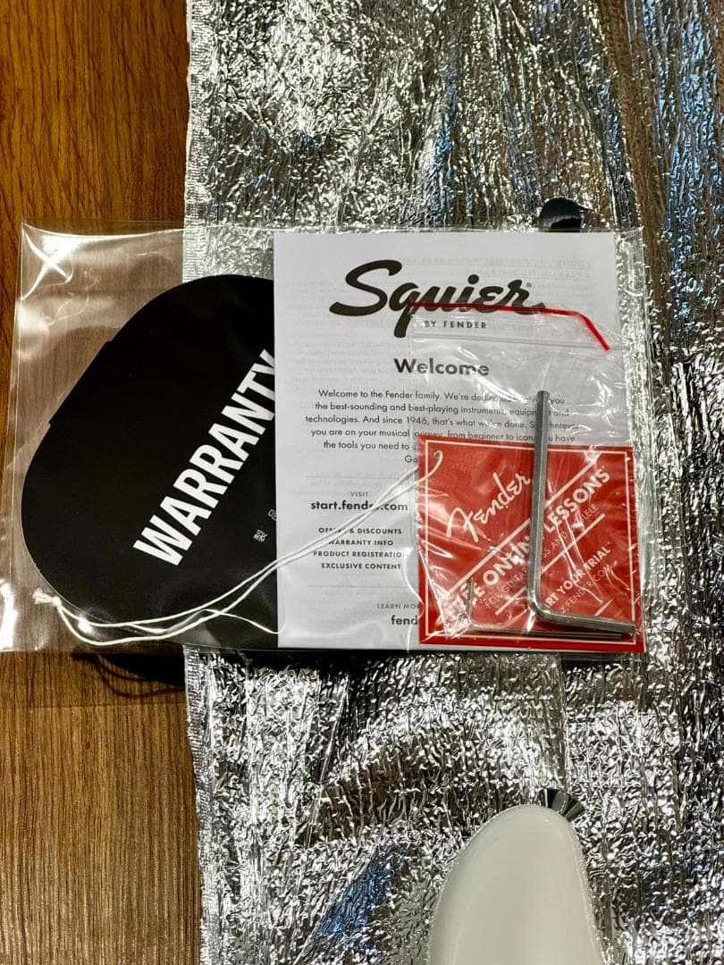 ギター Hello Kitty Stratocaster Limited White