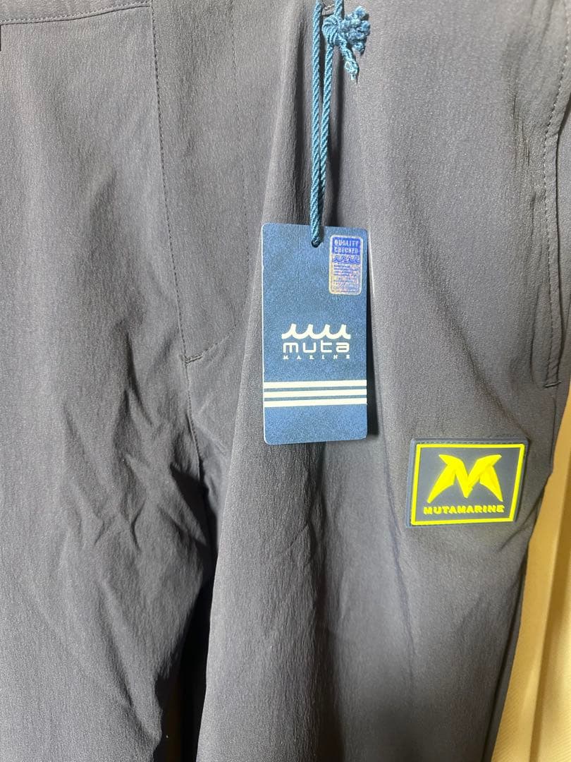 muta ムータ　ストレッチナイロン スラックス
