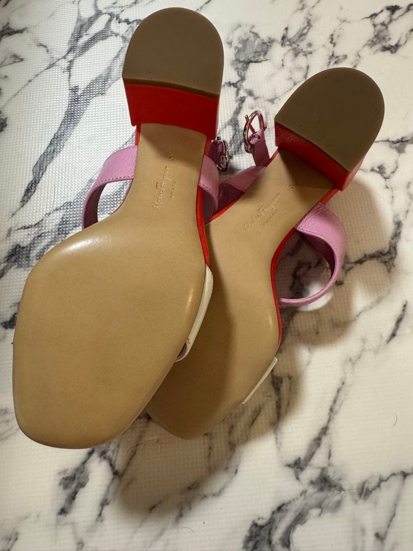 フェラガモ　サンダル