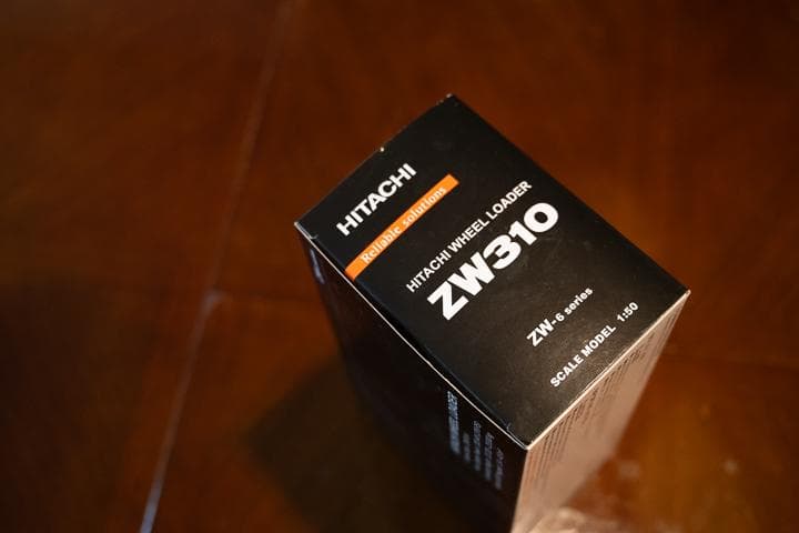 HITACHI ZW310 ホイルローダー 1/50スケール