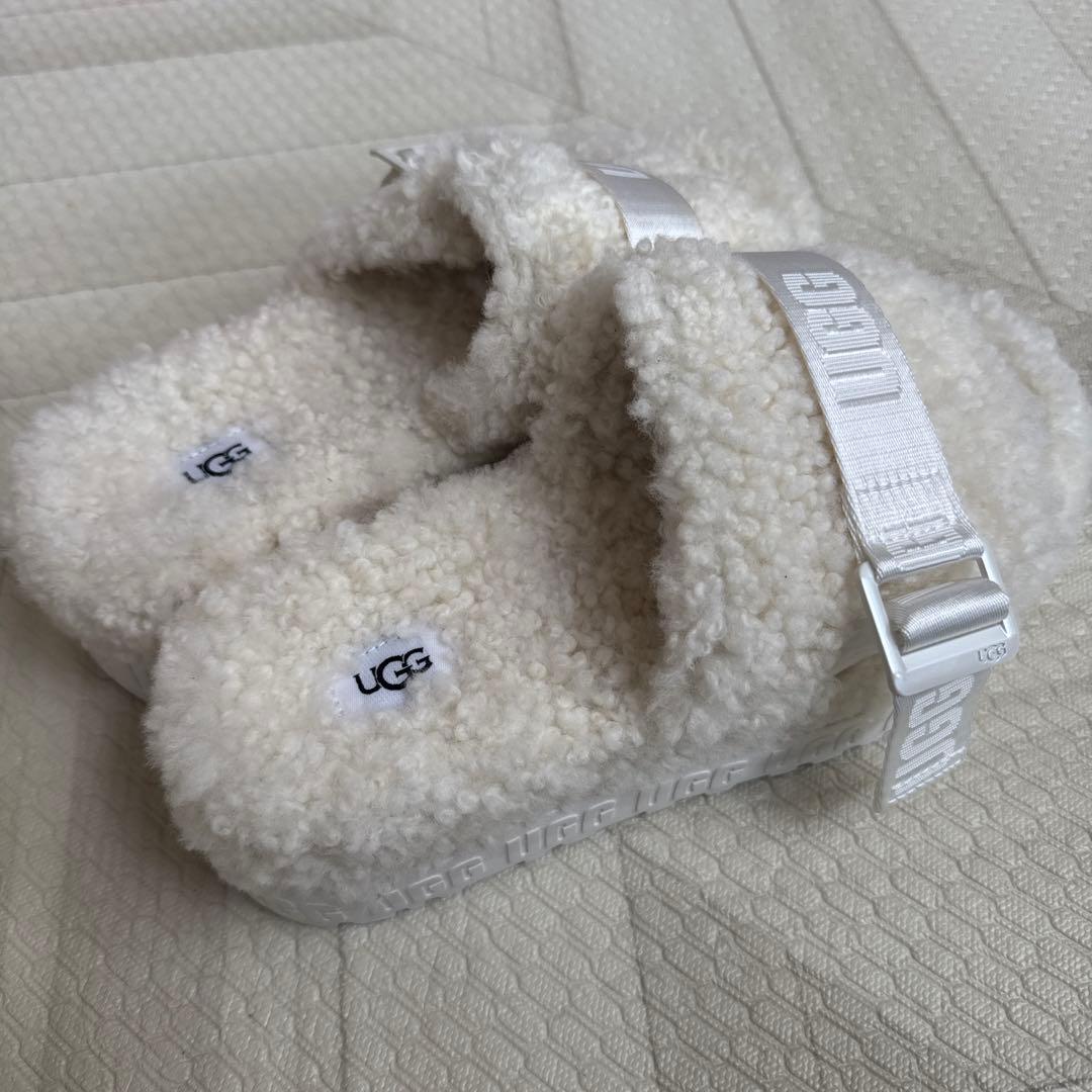 UGG フラッフィータ 新品同様美品　ファーサンダル　24.0