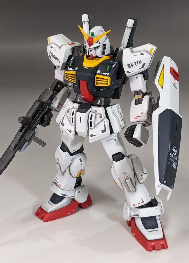プラモデル　HG スーパーガンダム（機動戦士Zガンダム）組立塗装済