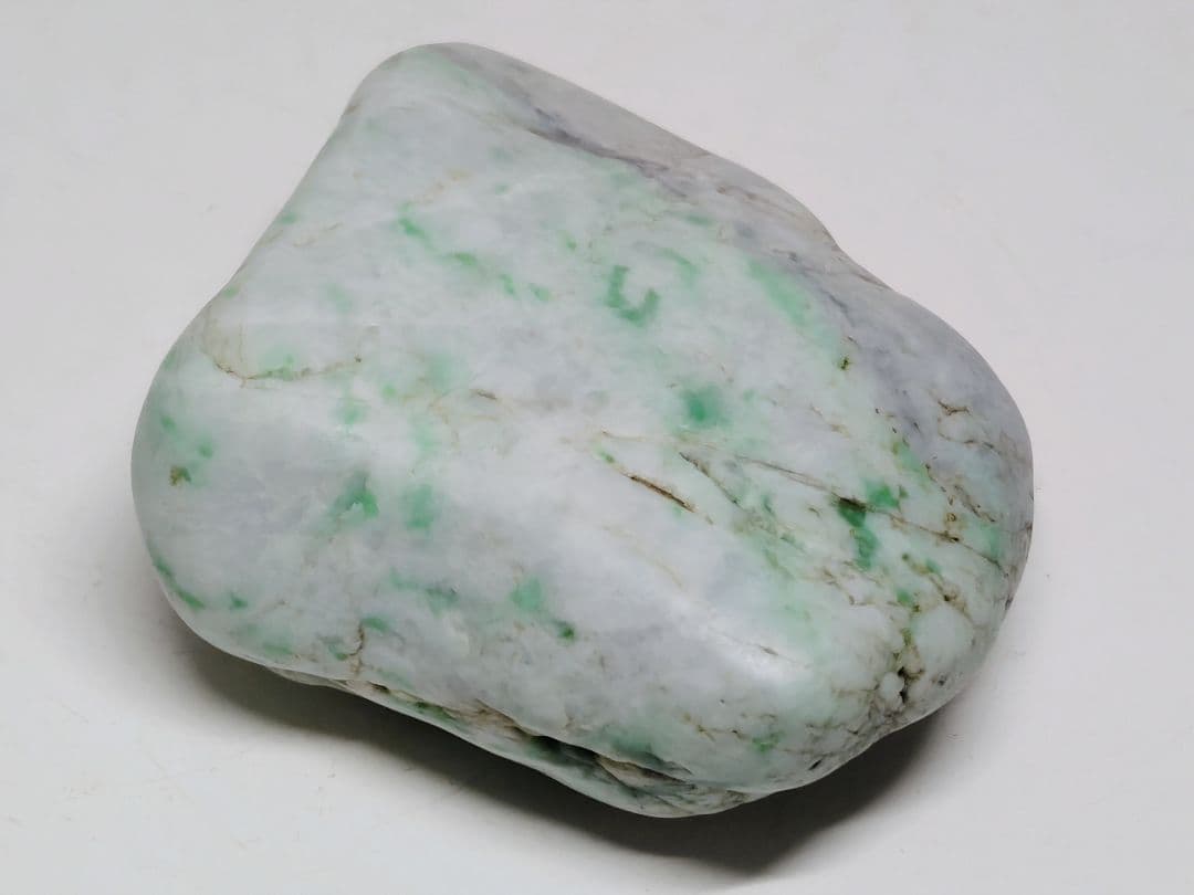 緑白灰 357g 翡翠 ヒスイ 原石 鑑賞石 自然石 誕生石 鉱物 鉱石 水石