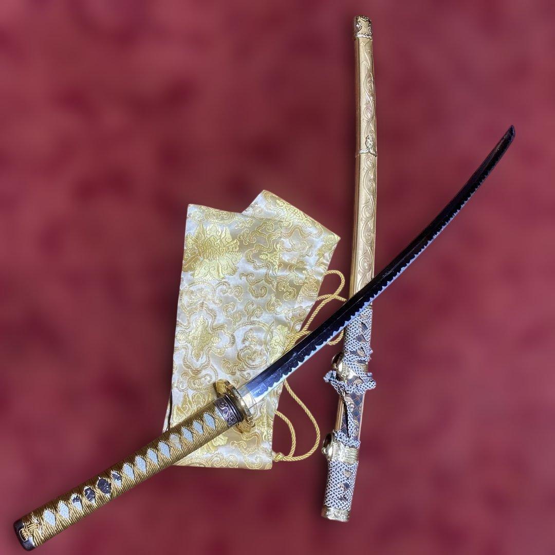 模造刀(刀袋付) 太刀造り 金具装飾 金茶柄 太刀型金鍔