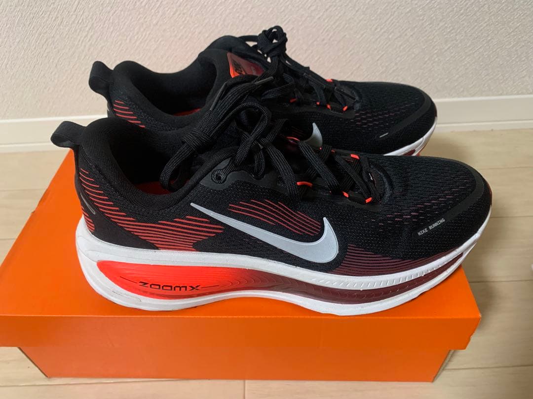 NIKE ランニングシューズ ボメロ18 27cm