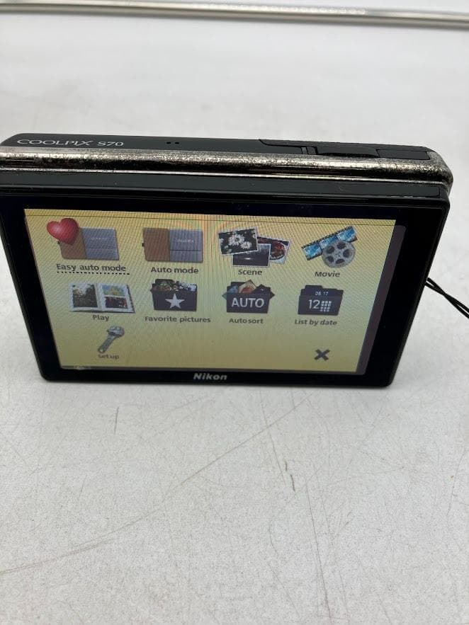 Nikon COOLPIX S70 本体と付属品