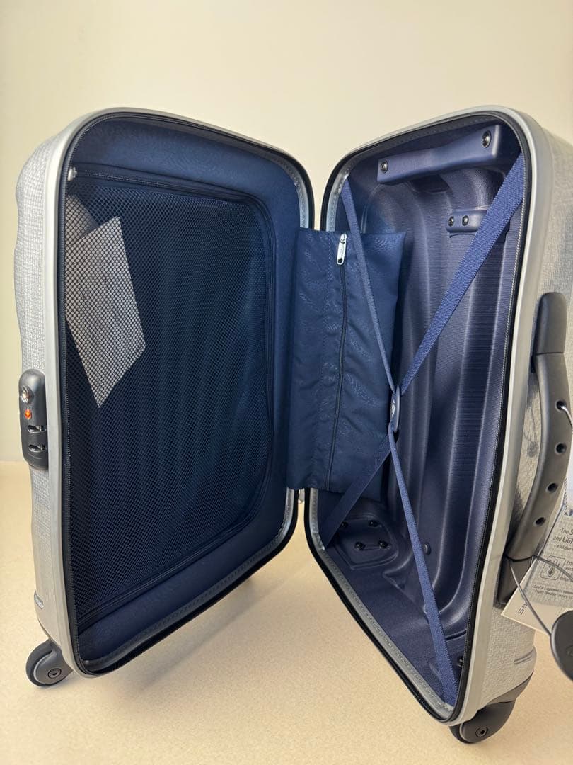 Samsonite コスモライト　シルバー キャリーケース　機内持ち込可能サイズ