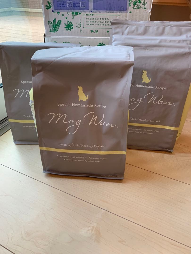 モグワン正規品ドッグフード チキン&サーモン 新品未開封品 1.8kg✖️3袋