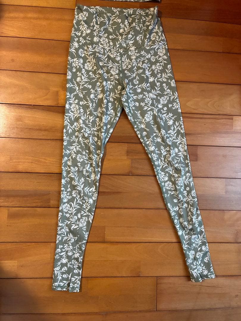 【emmi yoga】花柄ウェア 上下セット カーキグリーン 0サイズ