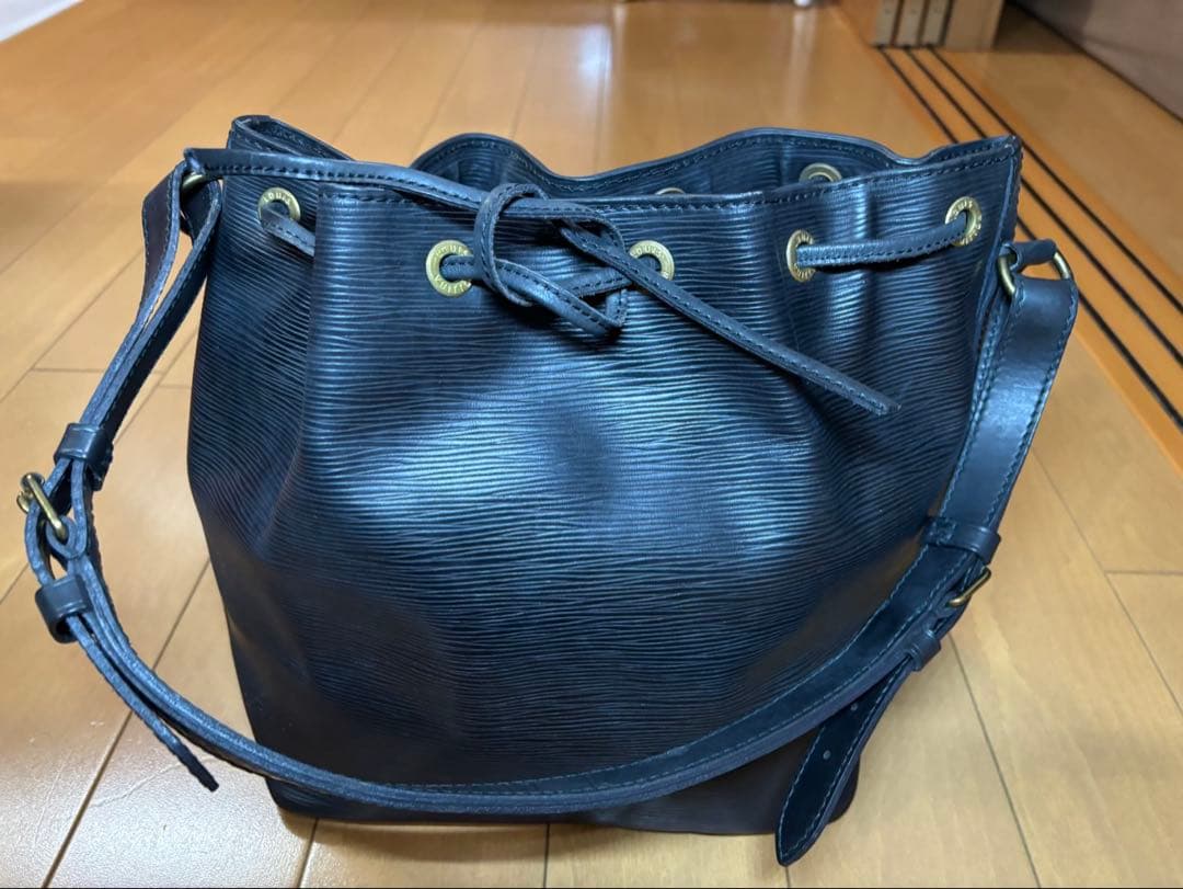 ルイヴィトン　エピ　黒 レザー バケットバッグ　ショルダーバッグ　バケツ型