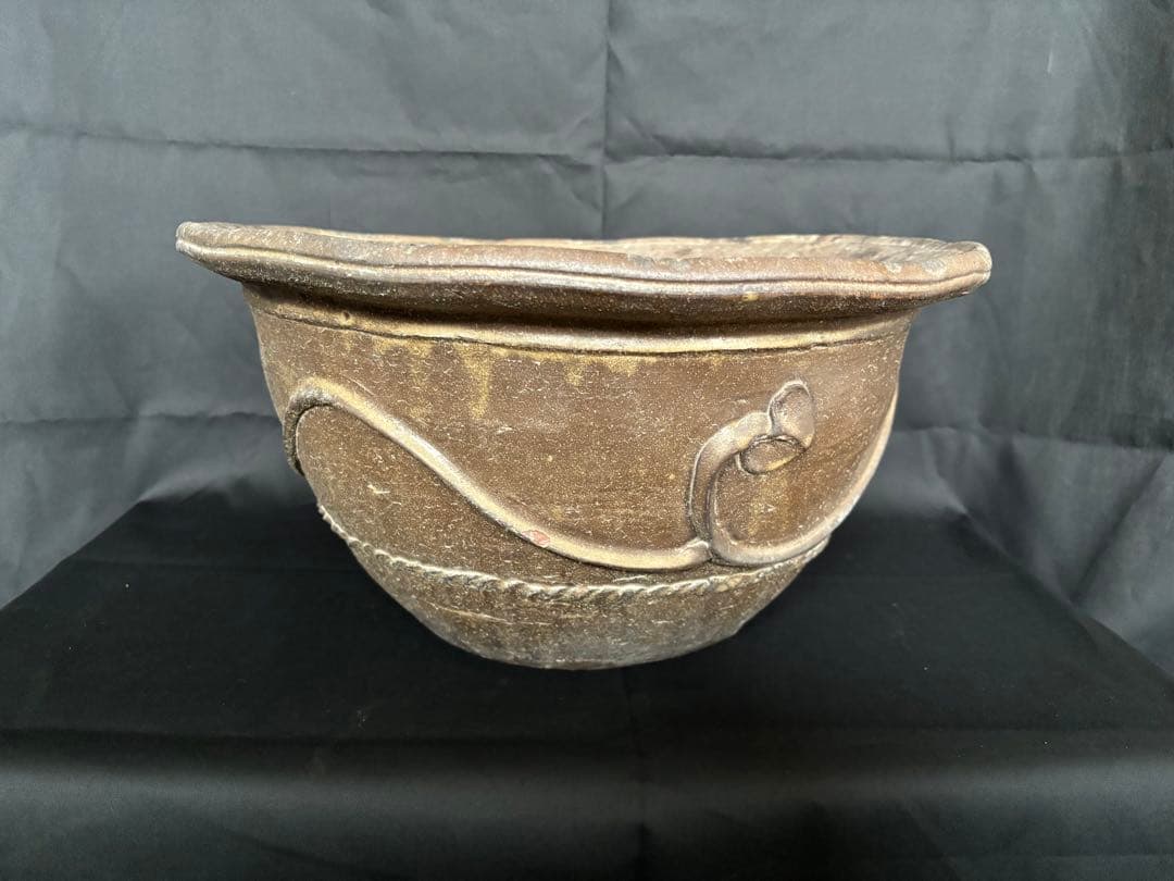 薩摩焼 苗代川 唐草浮出紋 大鉢 黒薩摩 時代物 盆栽 植木鉢 琉球 能野 壷屋
