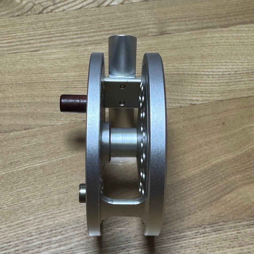 CANTATA 2300 フライリール シルバー