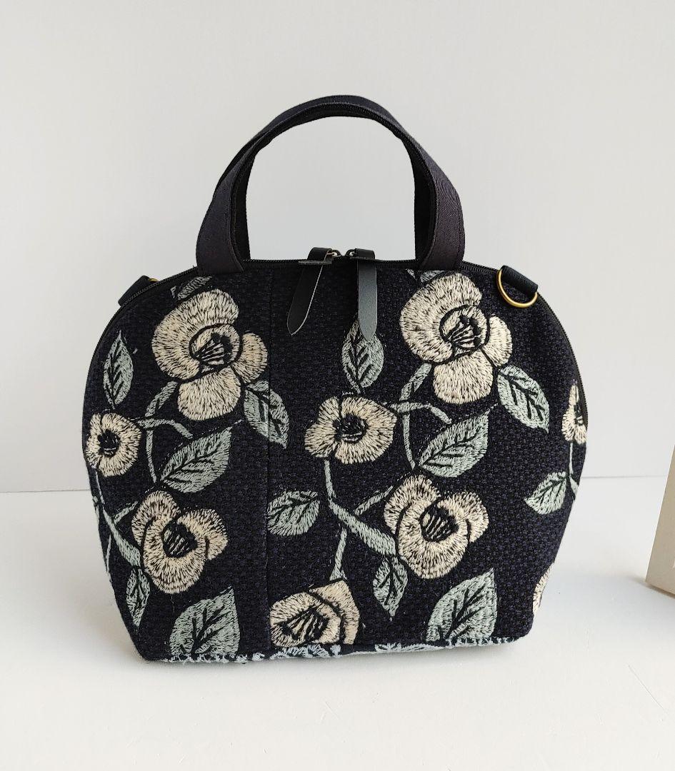 １点のみ　レア　swing camellia　ミニサイズまるいファスナーバッグ