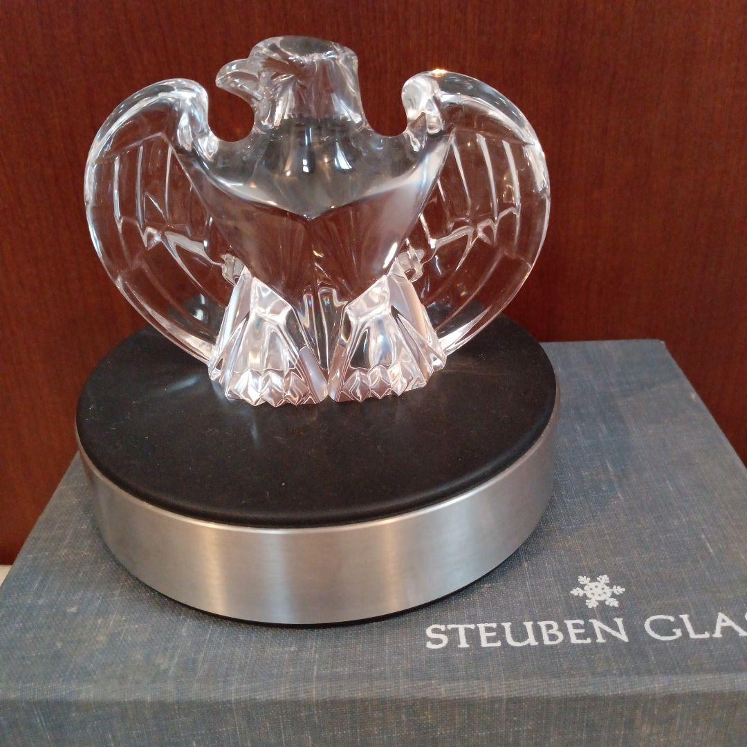 STEUBENスチューベン クリスタルガラス　イーグルの置物です。