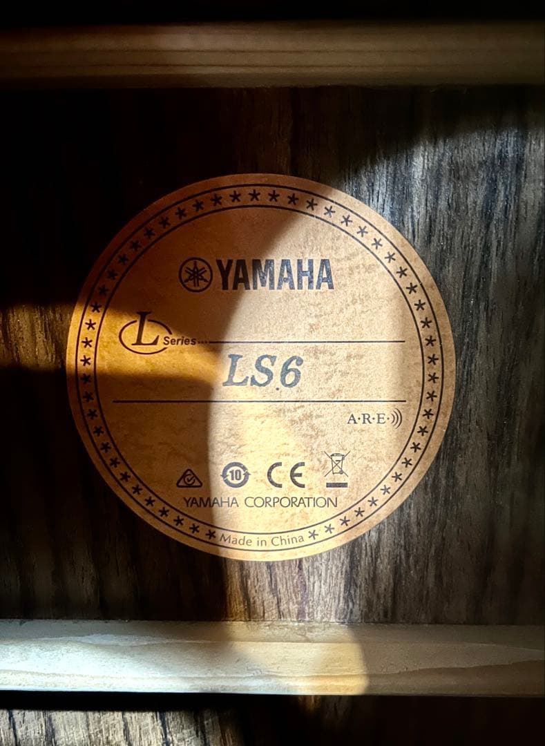 ヤマハ エレアコ　LS6 ARE