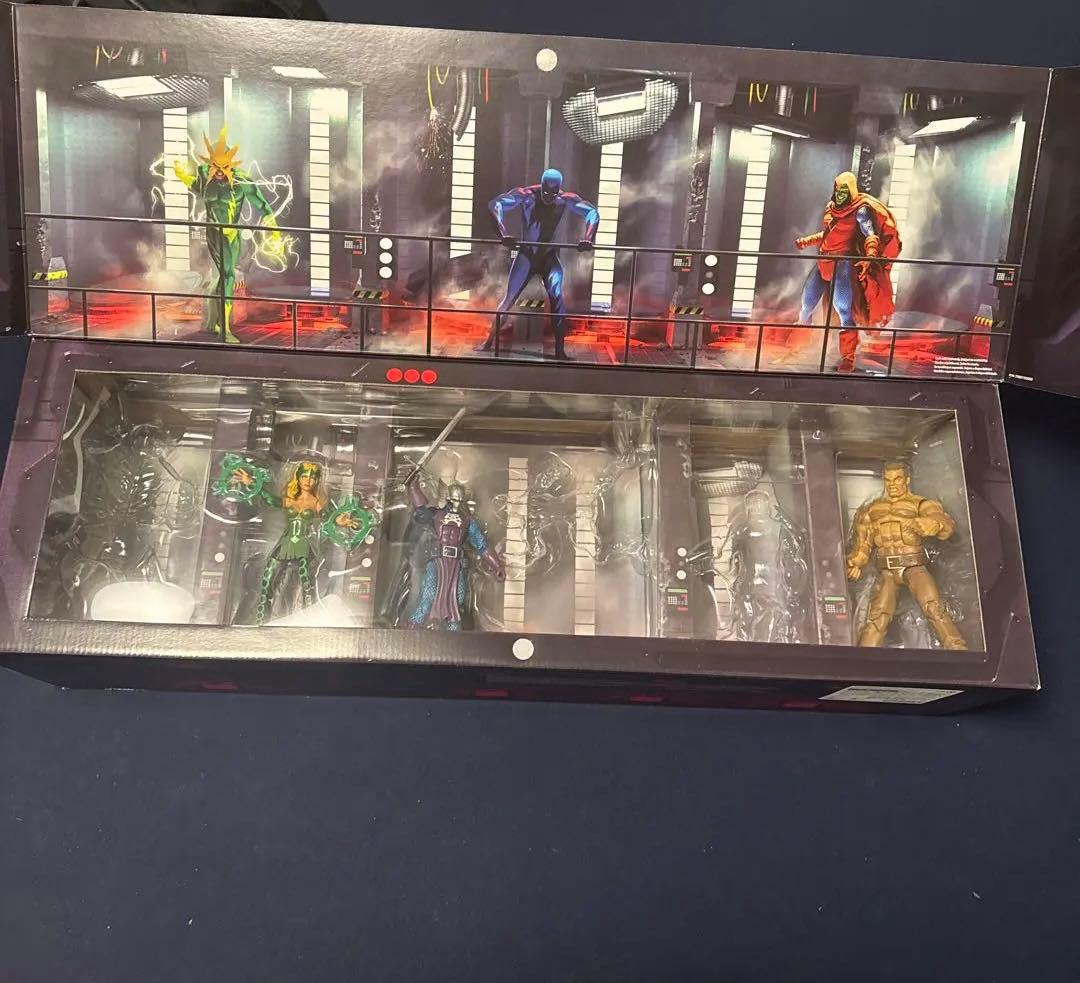 マーベルレジェンド　原宿コミコン限定　 スパイダーマン＆ラフト刑務所　３体のみ