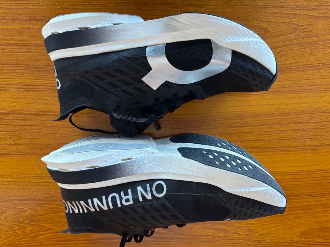 スパイク・シューズ On Cloudboom Strike